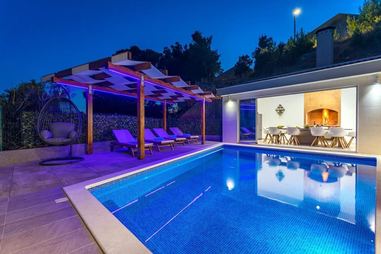 Villa Matan - Only 200M From The Sandy Beaches, Private 28M2 Pool オミシュ エクステリア 写真