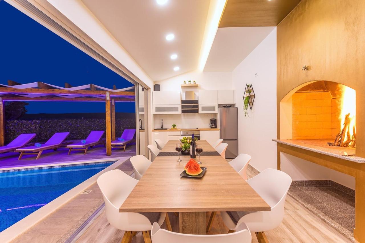 Villa Matan - Only 200M From The Sandy Beaches, Private 28M2 Pool オミシュ エクステリア 写真