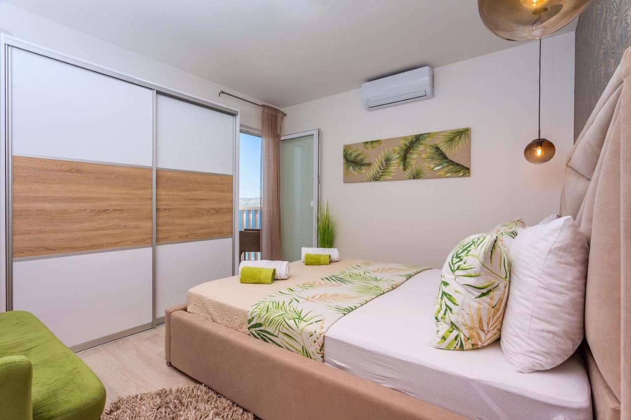 Villa Matan - Only 200M From The Sandy Beaches, Private 28M2 Pool オミシュ エクステリア 写真